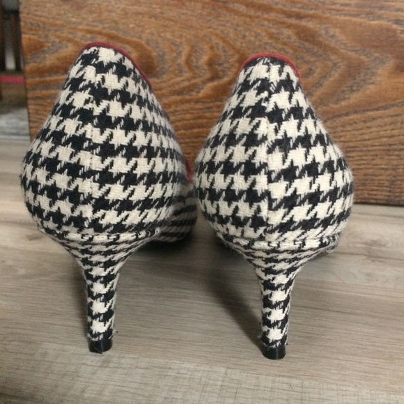 Isaac Mizrahi pumps, size 9 1/2, black and white - Picture 6 of 10